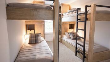 4 Schlafzimmer, Bügeleisen/Bügelbrett, Reisekinderbett, WLAN