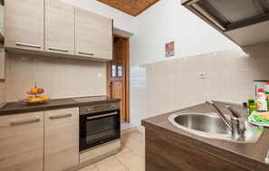 Geladeira, fogão, cooktop, cafeteira/chaleira