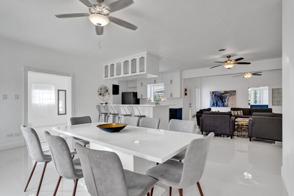 Casa de lujo, 5 habitaciones, alberca privada | Comedor