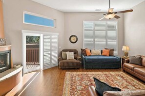 Televisión y oficina 