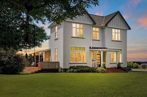 Warm and welcoming, private one bedroom on a lifestyle property.