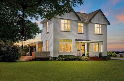 Warm and welcoming, private one bedroom on a lifestyle property.