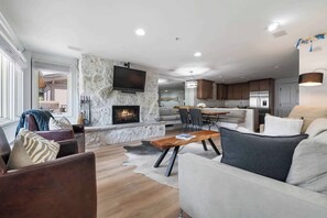 Télévision, cheminée