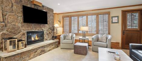 Télévision, cheminée