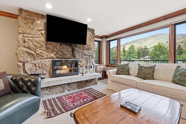 TV - Lodge Tower 294 2BR at the base of Vail Mountain (Vail)