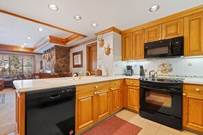 Fridge, microwave, oven, stovetop - Lodge Tower 386 2 BR at the base of Vail Mountain (Vail)