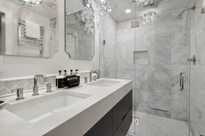 Hair dryer, towels - Lodge Tower 278 2BR at the base of Vail Mountain (Vail)