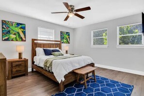 4 Schlafzimmer, Schreibtisch, Bügeleisen/Bügelbrett, Reisekinderbett