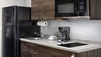 Full-size fridge, microwave, stovetop, coffee/tea maker
