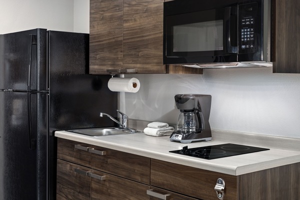 Full-size fridge, microwave, stovetop, coffee/tea maker