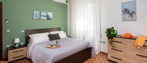 2 bedrooms, iron/ironing board, bed sheets