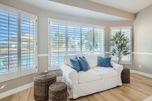 Smart TV, chimenea y tenis de mesa 