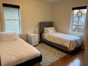 3 bedrooms, desk, WiFi, bed sheets - Picturesque 3BR Home 5 miles from St Paul Airport! (Saint Paul)