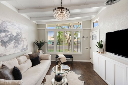 Gorgeous South Redlands, CA 3 bed 2 bath Midcentury Modern!