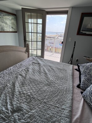 3 bedrooms, free WiFi, bed sheets, wheelchair access