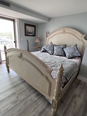 3 bedrooms, free WiFi, bed sheets, wheelchair access - Gorgeous Oceanview Condo in Old Orchard Beach (Old Orchard Beach)