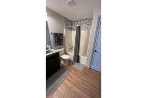 Combined shower/tub, hair dryer, towels, soap - A One Level, 4BR Delite Amazing Great Room (Indianapolis)