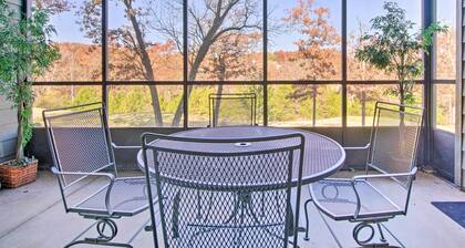Cozy Condo w/ Nature Views: Branson Getaway