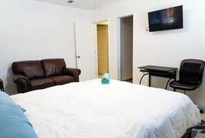 2 Schlafzimmer, Schreibtisch, Bügeleisen/Bügelbrett, kostenloses WLAN