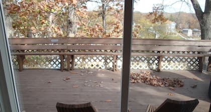 NEW LISTING Lake view cabin, close to Captain Ron's Resort, Lake of the Ozarks