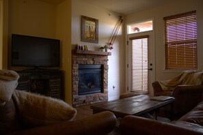 TV, DVD player - Mountain getaway on Granby Ranch! nearby hiking, skiing, endless scenic views! (Granby)