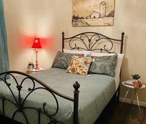 2 habitaciones, escritorio, tabla de planchar con plancha y wifi gratis 