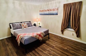 2 bedrooms, desk, iron/ironing board, free WiFi
