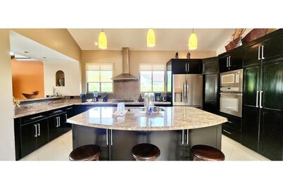 Luxury 4BR Villa + Guesthouse & Pool @Buenaventura