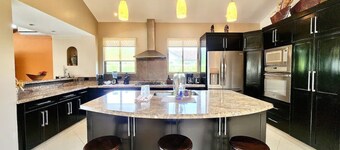 Luxury 4BR Villa + Guesthouse & Pool @Buenaventura