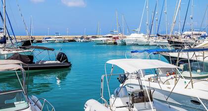 Sanders White Mountains - Vibrant Villa With Pool