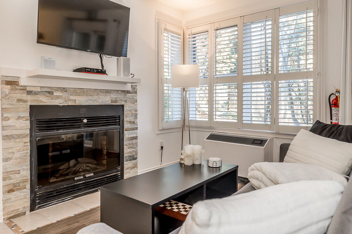 Apartment, 1 Bedroom, Patio, Garden View | Living area