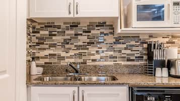 Apartment, 1 Bedroom, Patio, Garden View | Interior