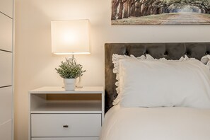 2 chambres, fer et planche à repasser