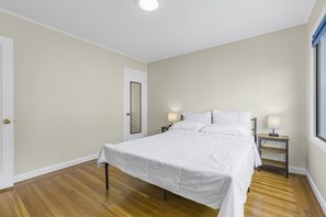 House, 4 Bedrooms, Balcony, City View | 4 bedrooms - 3 BD 2 Bath House, Walkable To Bart, Free Parking, Views (Daly City)