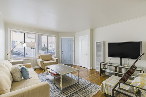 3 BD 2 Bath House, Walkable To Bart, Free Parking, Views