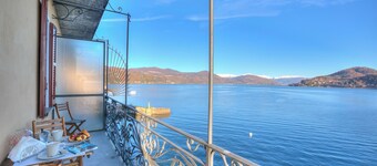 Lago Magico Pied Dans L' Eau