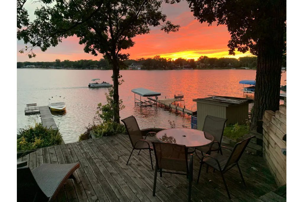 Updated, Cozy Lakefront Cottage w/Sunset Views