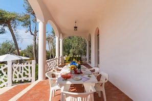 Outdoor dining