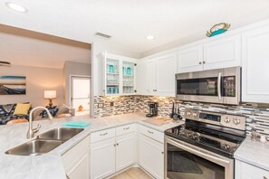 House, 3 Bedrooms | Private kitchen | Stovetop, cookware/dishes/utensils