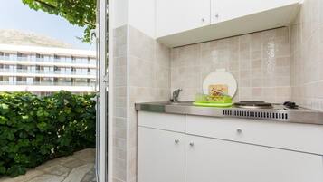 Studio (Standard Studio Apartment with Terrac) | Private kitchenette | Fridge