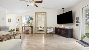 3 Schlafzimmer, Schreibtisch, Bügeleisen/Bügelbrett, kostenloses WLAN