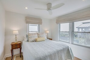 5 bedrooms, iron/ironing board, Internet, bed sheets - Beachfront Florida Getaway w/ Furnished Deck! (Fernandina Beach)