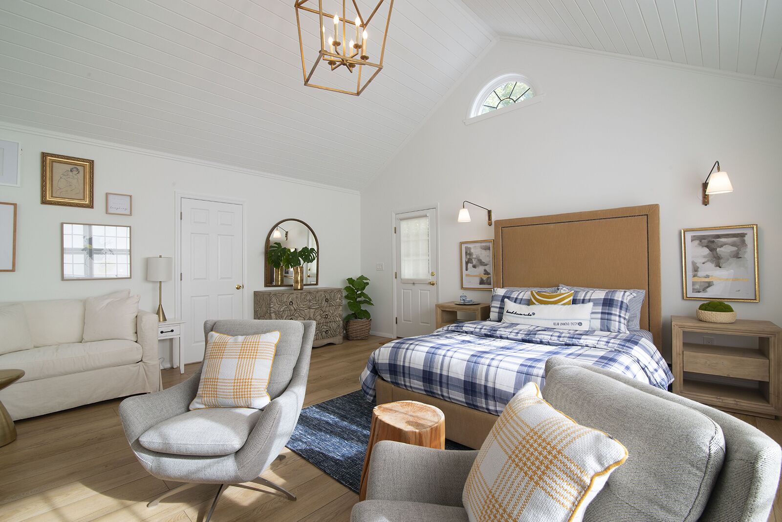 4 bedrooms, desk, WiFi, bed sheets