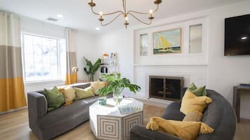 Smart-tv och eldstad