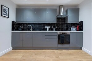 Peti sejuk, ketuhar gelombang mikro, ketuhar, dapur