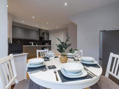 Charming 3-bed House in Newcastle Upon Tyne