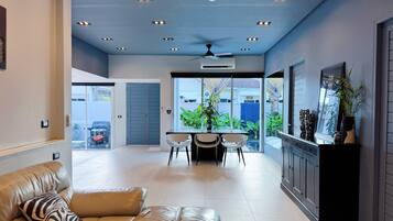 House, 3 Bedrooms, Private Pool, Garden View | Living room