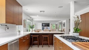 Fridge, microwave, oven, stovetop - Captivating 6-bed House in Marina del Rey (Marina del Rey)