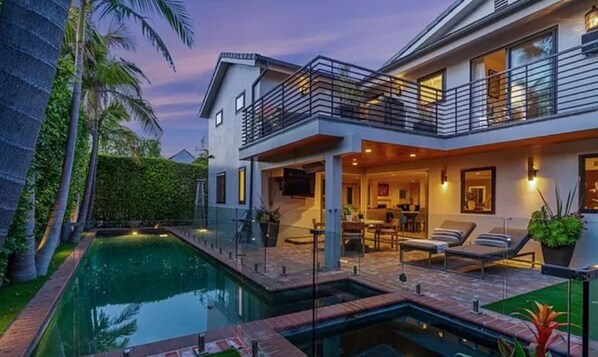 Pool - Captivating 6-bed House in Marina del Rey (Marina del Rey)