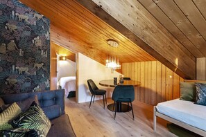 5 bedrooms, free WiFi, bed sheets
